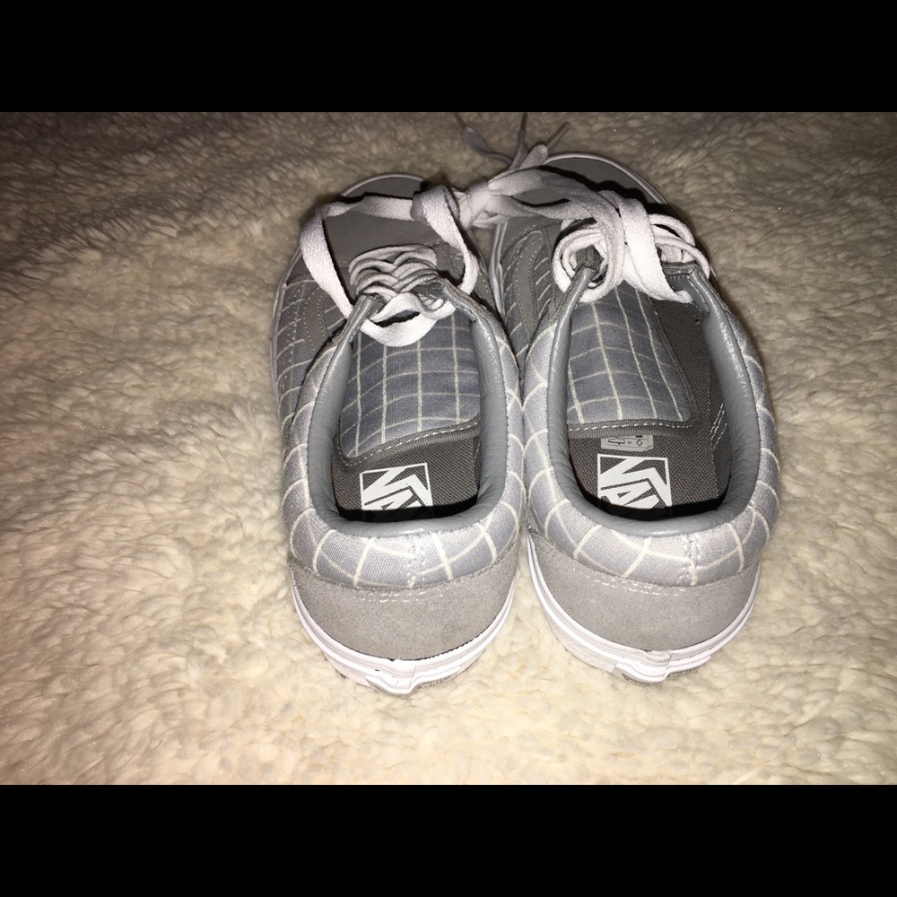 Vans - Picture 3 of 7